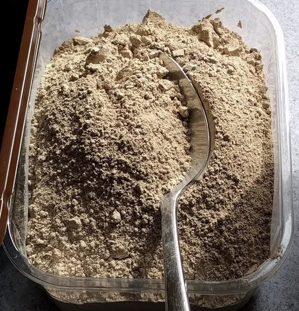 Diatomaceous earth and how to use it for chickens Cluckin